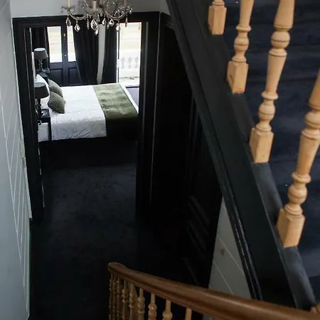 B In Bed & Breakfast 2*